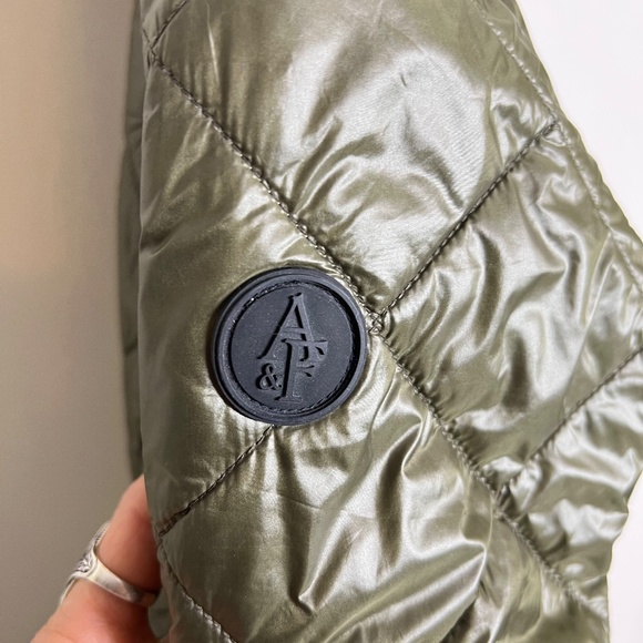 Abercrombie & Fitch Bomber-style Primaloft‎ Quilted Hooded Wind resistant Jacket - Picture 9 of 16
